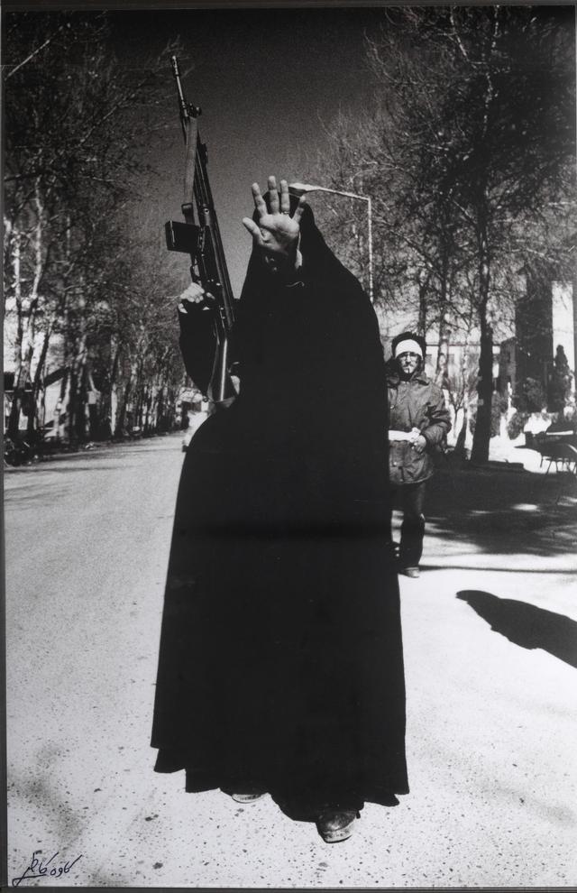 آرتچارت | انقلابی سرکش از مجموعه‌ی دهه‌ی اول انقلابیون از کاوه کاظمی