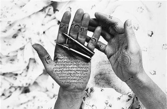 آرتچارت | ترانه‌ی ماه (مجموعه‌ی زنان خدا) از شیرین نشاط